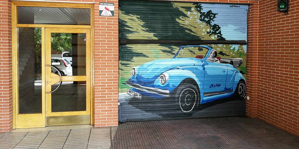 precioso-graffiti-de-coche Graffiti mural de coche ne puerta de garaje