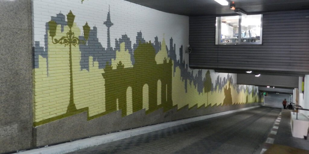 Graffiti Madrid en parking de hotel 2