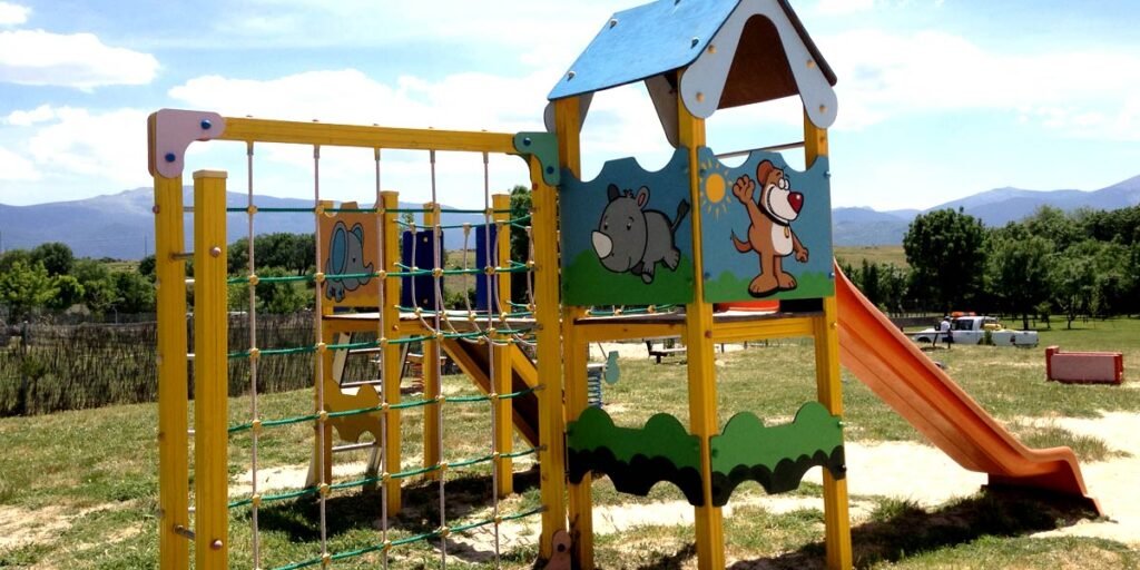 graffitis-en-parque-infantil-de-ayuntamiento Graffitis en parque infantil de ayuntamiento