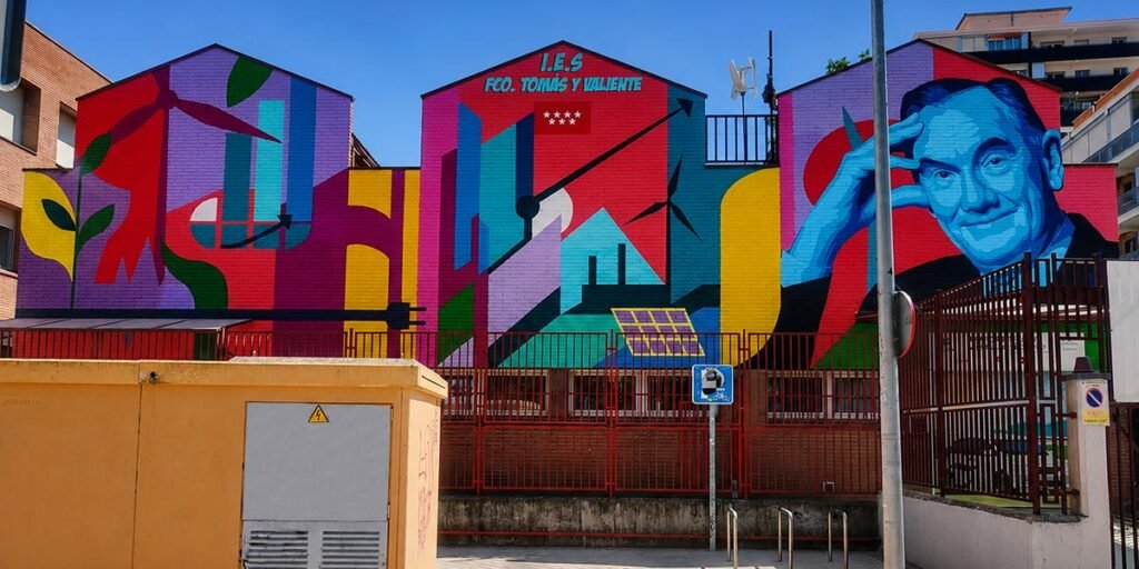 mural-en-fachada-de-instituto-en-madrid Mural en fachada de instituto de Madrid