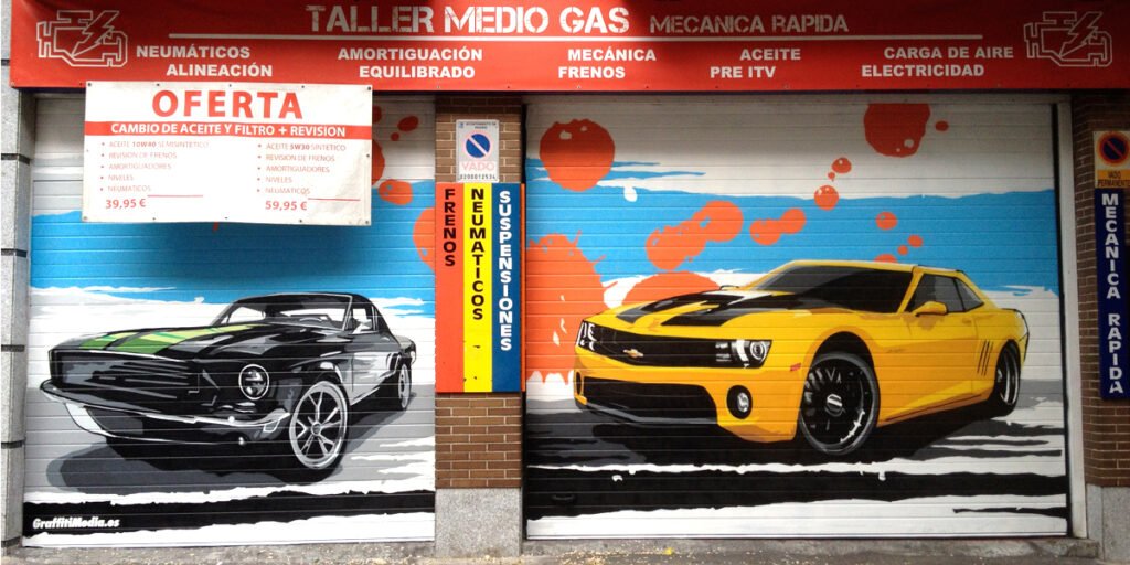 Graffiti en puertas de taller mecánico en Madrid